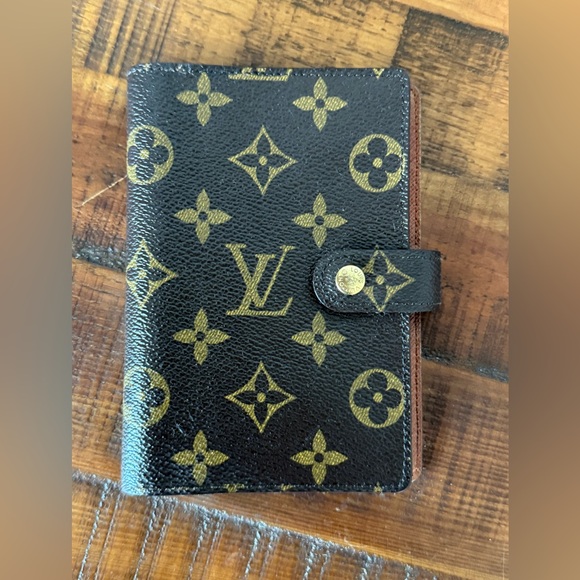 Louis Vuitton Black and Gold Monogram Agenda - Picture 1 of 13